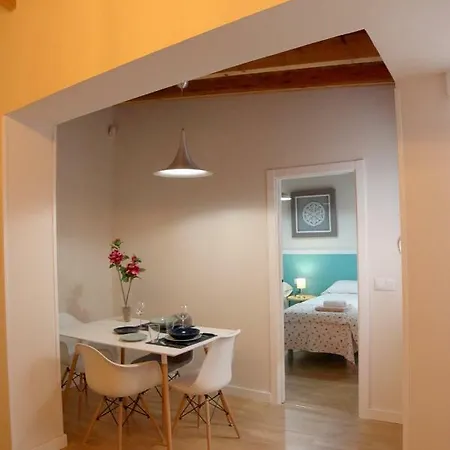 Aplus Apartamentos, Old Town *